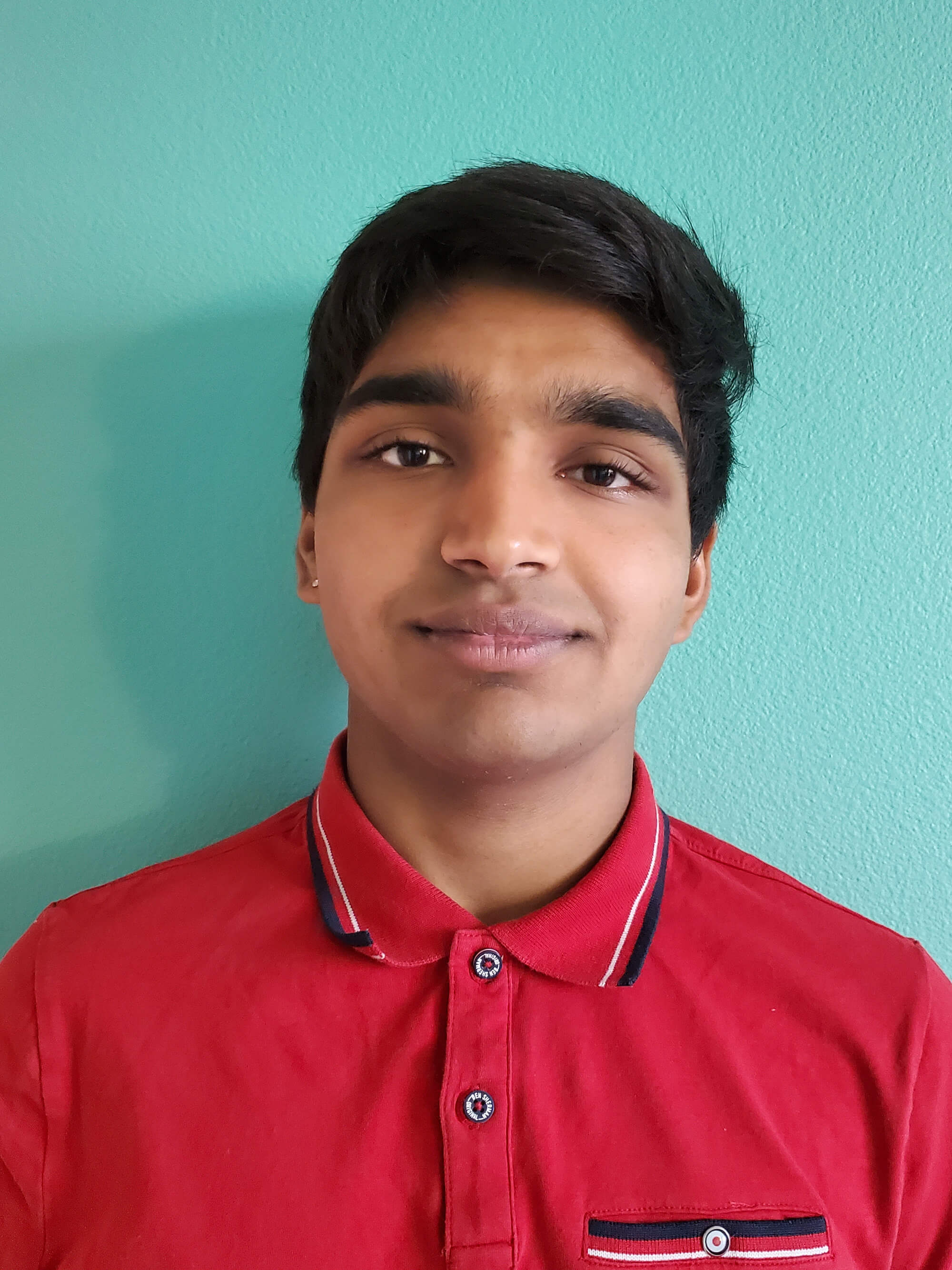 Headshot of UCSF ci2 intern wearing a red shirt against a blue/green background