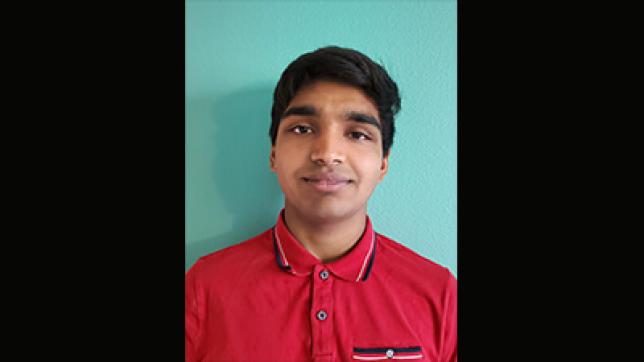 Headshot of UCSF ci2 intern wearing a red shirt against a blue/green background